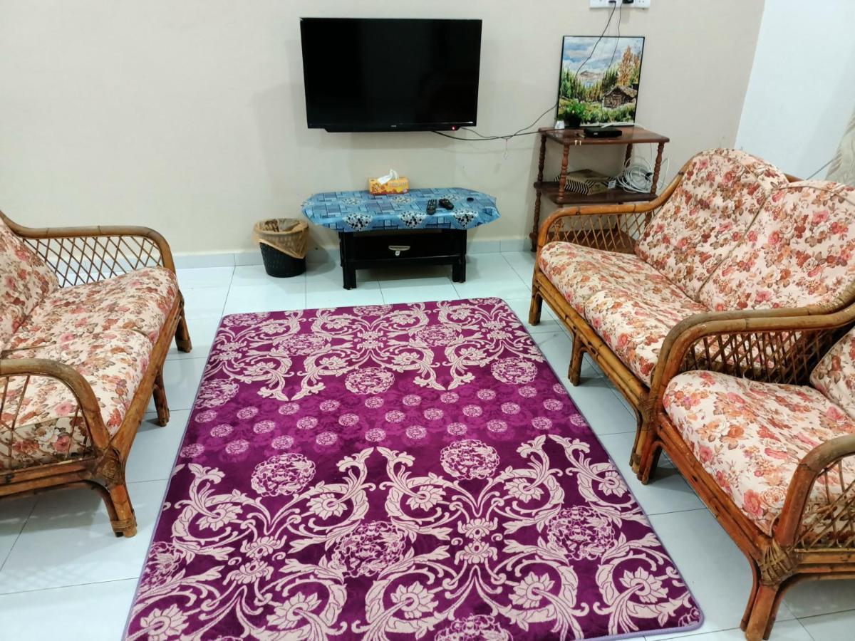 Ummi'S Homestay Kuala Besut Kampong Baru Exterior foto