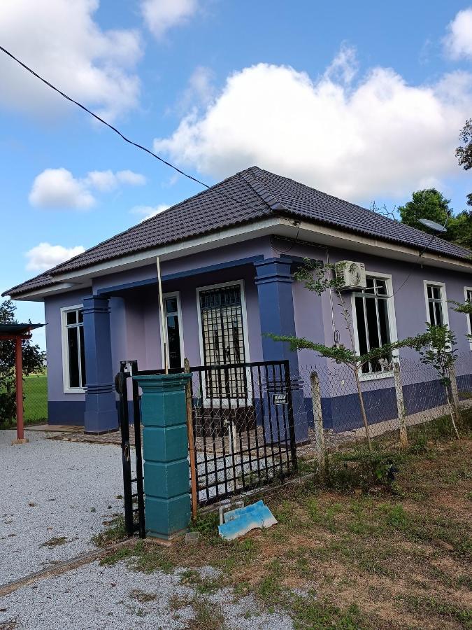 Ummi'S Homestay Kuala Besut Kampong Baru Exterior foto