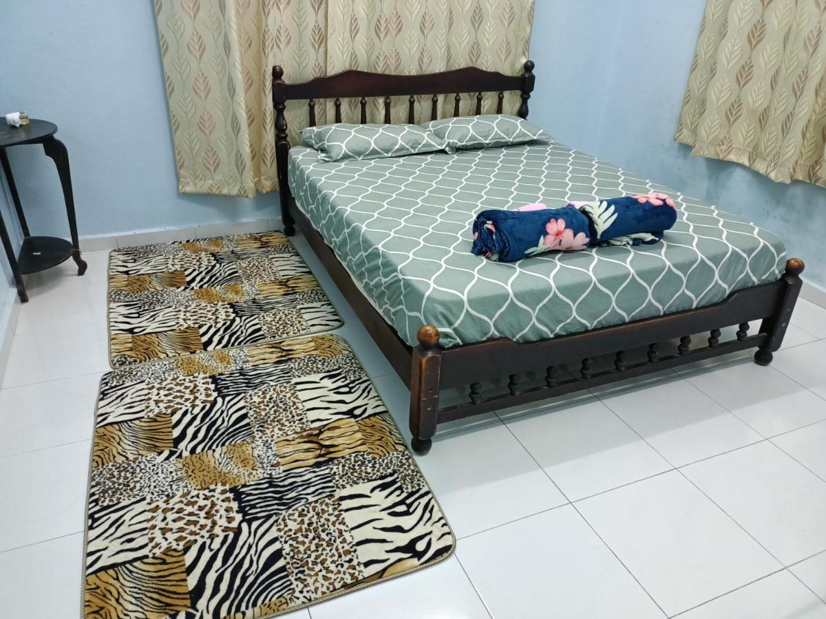 Ummi'S Homestay Kuala Besut Kampong Baru Exterior foto